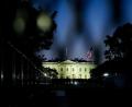 Bild: Kay Nietfeld/dpa
„No Kings“: Während in den USA am 18. Oktober 2025 Proteste gegen die Trump-Administration stattfinden, bleibt das Weiße Haus hinter einem Zaun gesichert.
