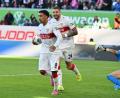 Bild: Swen Pförtner/dpa
Kein Jubel nach dem Tor aus Respekt vor seinem Ex-Club: Stuttgarts Tiago Tomas (l) nach dem 1:0 gegen den VfL Wolfsburg