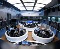 Bild: Boris Roessler/dpa
Handelssaal der Frankfurter Börse: In Europa gibt es unzählige Börsenplätze, der Kapitalmarkt ist zersplittert (Archivbild)