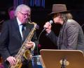 Bild: picture alliance / dpa
Doldinger musizierte immer wieder mit Lindenberg - wie hier 2016 bei einem Konzert in Düsseldorf zu Doldingers 80. Geburtstag. (Archivbild)