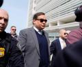 Bild: Julia Demaree Nikhinson/AP/dpa
George Santos wurde ursprünglich zu 87 Monaten Gefängnis verurteilt. (Archivbild)