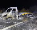 Bild: Verkehrspolizeiinspektion Amberg
Weil er den Motorbrand rechtzeitig bemerkte, konnte der Fahrer eines Autotransporters zumindest seine Fracht retten.