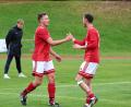 Bild: Dieter Jäschke
Zwei Torschützen unter sich: Michael Busch (rechts) steuerte zwei, Daniel Bergmann einen Treffer zum Vohenstraußer 4:0-Heimsieg gegen Inter Bergsteig Amberg bei.