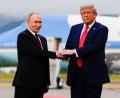 Bild: Julia Demaree Nikhinson/AP/dpa
Putin soll in seinem Telefonat mit Trump eine Gebietsabtretung von der Ukraine gefordert haben. (Archivbild)