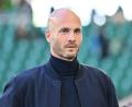 Bild: Swen Pförtner/dpa
Muss sich nach der vierten Niederlage nacheinander Gedanken machen: Wolfsburgs Trainer Paul Simonis
