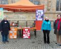 Bild: mfh
Sie standen im Rahmen der Präsentation zur bundesweiten Aktionswoche Seelische Gesundheit Rede und Antwort auf dem gemeinsamen Stand auf dem Marktplatz in Amberg: Angela Rahm, Kathrin Reinprecht (beide Sozialpsychiatrischer Dienst, Diakonie Amberg), Benjamin Treffert (Fachambulanz für Suchtprobleme, Caritas).