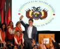Bild: Natacha Pisarenko/AP/dpa
Rodrigo Paz Pereira hielt nach seinem Wahltriumph eine Rede vor Anhängern.