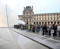 Bild: Emma Da Silva/AP/dpa
Der Louvre blieb für Besucher weiter geschlossen.