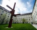 Bild: picture alliance / dpa
Ein Mitarbeiter wählte wegen einer stinkenden Flüssigkeit am Eingang des Ordinariat den Notruf. (Symbolbild)