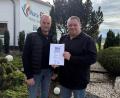 Bild: Martin Ertl
Roland Müller (rechts) feiert 30-jähriges Betriebsjubiläum bei Heizungsbau Martin Ertl GmbH, wozu ihm sein Chef Martin Ertl gratulierte.