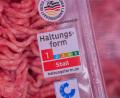 Bild: Rolf Vennenbernd/dpa
Bei Haltungsform 1 gelten die gesetzlichen Mindestanforderungen. (Archivbild)