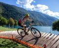 Bild: Zzam Agency
Für die Crosstriathleten ging es mit dem MTB am Molvenosee entlang.