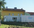 Bild: nib
Derzeit dominiert das Kinderhaus in Högling in der Gemeinde Fensterbach noch die Containerlösung als Erweiterung. Das soll sich jetzt aber ändern.