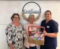 Bild: Strickrunde Neustadt
120 selbstgestrickte Mützchen für Neugeborene schenkte die Strickrunde Neustadt dem Kreißsaal-Team des Weidener Klinikums.