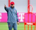 Bild: Sven Hoppe/dpa
Vincent Kompany muss auch beim Abschlusstraining des FC Bayern auf Serge Gnabry verzichten.