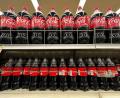 Archivbild: Nam Y. Huh/AP/dpa
Zuletzt waren zuckerfreie Getränke gefragt - und Verbraucher griffen auch zu kleineren Verpackungen.