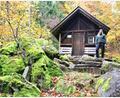 Bild: Portner
Die idyllisch gelegene Kreutel-Hütte gehört den Bayerischen Staatsforsten, steht laut Revierleiterin Christina Bösl aber auch den Goldsteig-Wanderern offen.