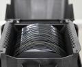 Bild: David Hammersen/dpa
Zwischenprodukte der Halbleiterproduktion, sogenannte Wafer, liegen in einer Box. (Archivbild)