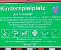 Bild: ld
Auf dem Spielplatz sind auch angeleinte Hunde nicht erlaubt. Außerhalb gilt Anleinpflicht.