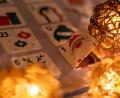 Bild: Monika Skolimowska/dpa/dpa-tmn
Klassisch und beliebt: Adventskalender mit Schokolade.