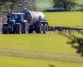 Bild: Jens Büttner/dpa
Das Bundesverwaltungsgericht Leipzig prüft, ob die bayerische Düngeverordnung Landwirte zu stark einschränkt. (Archivbild)