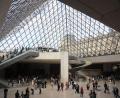 Bild: Thibault Camus/AP/dpa
Das Alarmsystem im Louvre hat während des spektakulären Einbruchs funktioniert (Archivbild).