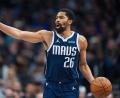 Bild: Julio Cortez/AP/dpa
Von der NBA in die Bundesliga: Basketball-Routinier Spencer Dinwiddie heuert beim FC Bayern an. (Archivbild)