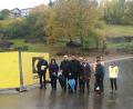Bild: Hirsch
Landrat Thomas Ebeling, seine Stellvertreter und Vertreter der Verwaltung und der Baufirma gaben das sanierte 180 Meter lange Teiltück der Kreisstraße SAD 5 zwischen Naabeck und Wiefelsdorf für den Verkehr frei.