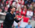 Bild: Marius Becker/dpa
Augsburg-Trainer Sandro Wagner ist in dieser Saison bereits dreimal verwarnt worden. (Archivfoto)