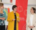 Bild: kro
Die Jugendsozialarbeiterinnen Sabine Hoffmann, Carolin Kellner und Marie Schultz (von links) stellten ihre Arbeit vor.
