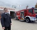 Bild: Gabi Schönberger
Kommandant Matthias Friedrich von der Feuerwehr Windischeschenbach präsentiert das nagelneue Tanklöschfahrzeug TLF 4000.