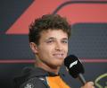 Bild: Then Chih Wey/Xinhua/dpa
Eine Aktion mit anschließender Strafe für Red Bull amüsierte Lando Norris.