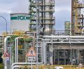 Bild: Patrick Pleul/dpa
Deutsche Rosneft-Beteiligungen wie die PCK-Raffinerie dürften nach Einschätzung der Regierung nicht unter die Sanktionen fallen. (Archivbild)