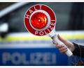 Symbolbild: Soeren Stache/dpa
Ein 25-Jähriger wurde in Nittenau beim Fahren trotz Fahrverbot erwischt. Die Polizei leitete ein Strafverfahren ein.