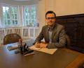 Bild: pz
Christian Zach ist ab 1. November neuer Notar in Waldsassen. Der Jurist aus dem Umland von Straubing folgt auf Sonja Karl Pelikan, die seit 1. August in Bad Tölz tätig ist.