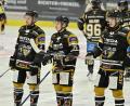 Archivbild: Hubert Ziegler
Felix Feder (Mitte) verletzte sich im Spiel des ERSC Amberg gegen die Devils Ulm/Neu-Ulm