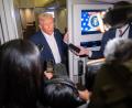 Bild: Mark Schiefelbein/AP/dpa
US-Präsident Trump auf dem Weg nach Asien