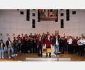 Bild: lep
Die Zuhörer erleben in Kirchenthumbach ein mitreißendes Konzert. Die Chöre Polyphonia und Eintracht Reuth sowie die Dießfurter Schlossbläser schaffen das Kunststück, musikalisch eine Einheit zu bilden.