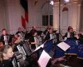 Bild: kro
Der vierzehnköpfige Klangkörper des 1. Akkordeonorchesters Waldsassen bot wieder ein kurzweiliges Konzert voller Höhepunkte.