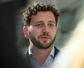 Bild: Shireen Broszies/dpa
Die Aussagen des Kanzlers seien ihm zu pauschal, sagt der Co-Vorsitzende der Grünen, Felix Banaszak. (Archivbild)