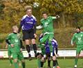 Bild: Hans Mark
Der Stullner Willi Frank (grünes Trikot) und Noel Schwägerl vom TSV Detag Wernberg beim Kopfballduell. Beide Teams trennten sich am Sonntag mit 0:0.