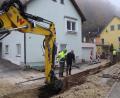 Bild: mrr
Bürgermeister Erwin Geitner (rechts) kam ins Gespräch mit den Arbeitern der Firma Englhard im Rahmen der laufenden Wasserleitungssanierung der Riedener Blumenthalstraße.