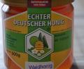 Bild: Thorsten Schreiber
Nur wo "Echter deutscher Honig" draufsteht, ist er auch in garantiert einwandfreier Qualität drin. Wie hier der Waldhonig von Martin Fischer, Vorsitzender des Imkerkreisverbands Tirschenreuth und Zertifizierer des Deutschen Imkerbunds.
