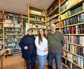 Foto: Matthias Bäumler
Leonie Haas (Mitte) übernimmt im Januar die Buchhandlung Budow. Während sich Thomas Fischer in den Ruhestand verabschiedet, wird Beate Fischer noch einige Jahre im Laden mitarbeiten.