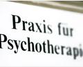 Symbolbild: Jens Wolf/zb/dpa
In Amberg-Sulzbach müssen Betroffene bis zu zwei Jahre auf einen Termin beim Psychologen warten.