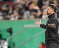Bild: Harry Langer/dpa
Was nun, Herr Wagner? Augsburgs Trainer steht auch im DFB-Pokal mit leeren Händen da.