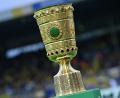 Bild: Swen Pförtner/dpa
Die begehrte Trophäe im DFB-Pokal