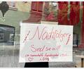Bild: Gabi Schönberger
Für das Lokal am Oberen Tor in Weiden wird mit diesem Zettel im Schaufenster ein Nachfolger gesucht.