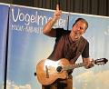 Bild: Hans Kellner/exb
Der Musik-Kabarettist Vogelmayer begeistert beim Auftritt in der Mehrzweckhalle in Leuchtenberg. Die Feuerwehr Döllnitz hat mit der Verpflichtung des Straubingers voll ins Schwarze getroffen.