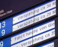Bild: Fabian Sommer/dpa
„Was wir hier erleben, ist kein Fahrplan mehr, sondern ein Wunschzettel“, sagt Uwe Böhm, Bezirksvorsitzender der GdL in Bayern, über die Pünktlichkeit der Züge im Freistaat. (Archivbild)
